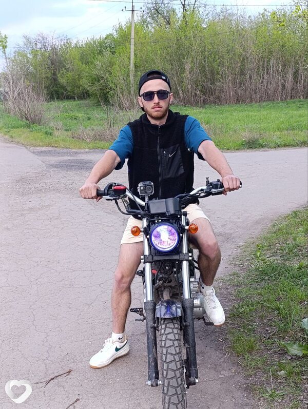 Иван, 27, Горловке — анкета №2022821