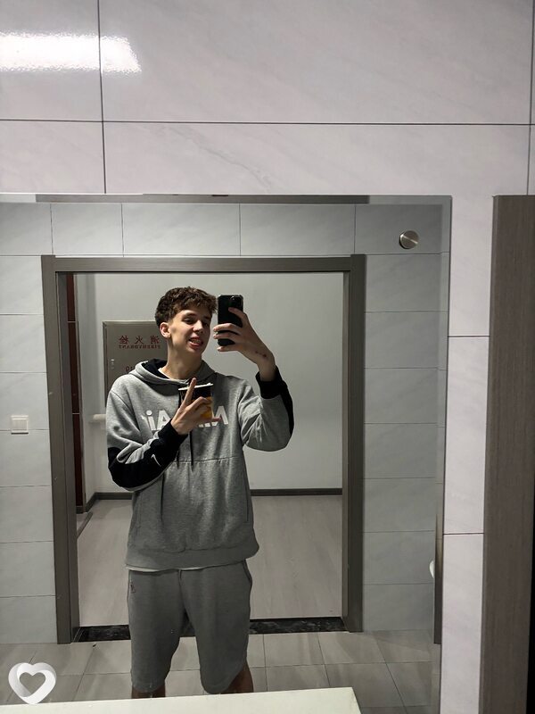 Георгий, 19, Гатчине — анкета №2024618