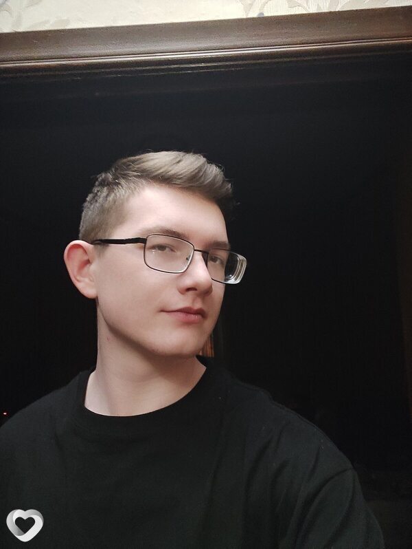 Артём, 20, Барнауле — анкета №2026347