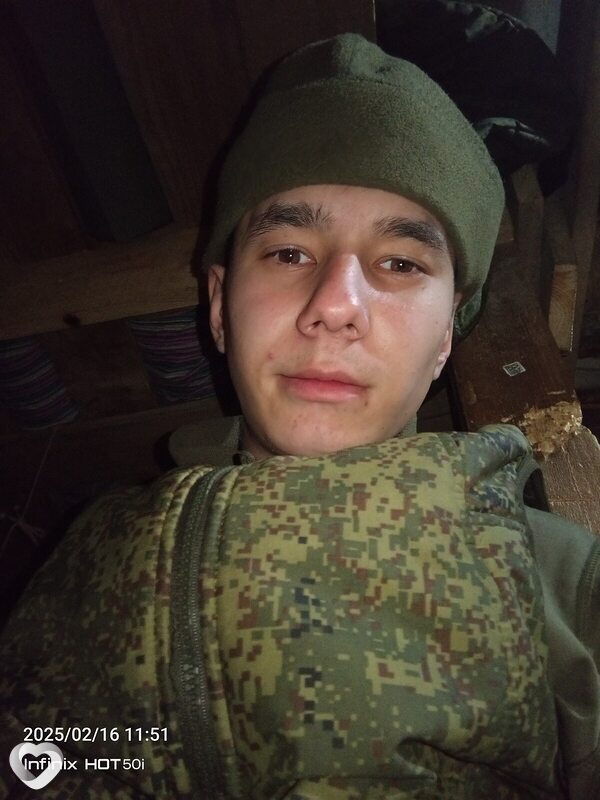 Максим, 22, Армянске — анкета №2030220