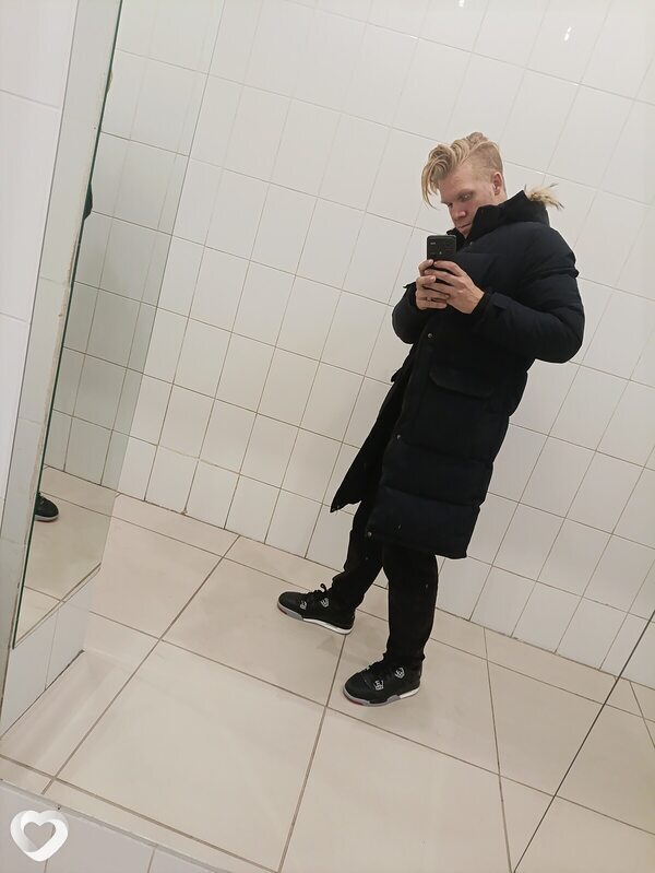 Максим, 21, Волжском — анкета №2030287