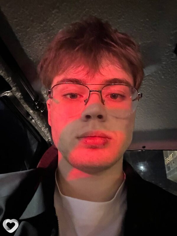 Михаил, 21, Твери — анкета №2043601