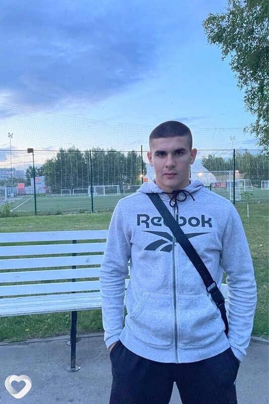 Виталий, 22, Барнауле — анкета №2044245