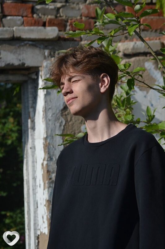 Артем, 22, Москве — анкета №2046370