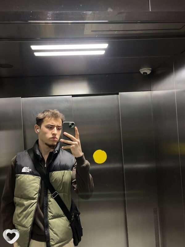 Антон, 21, Москве — анкета №2052152
