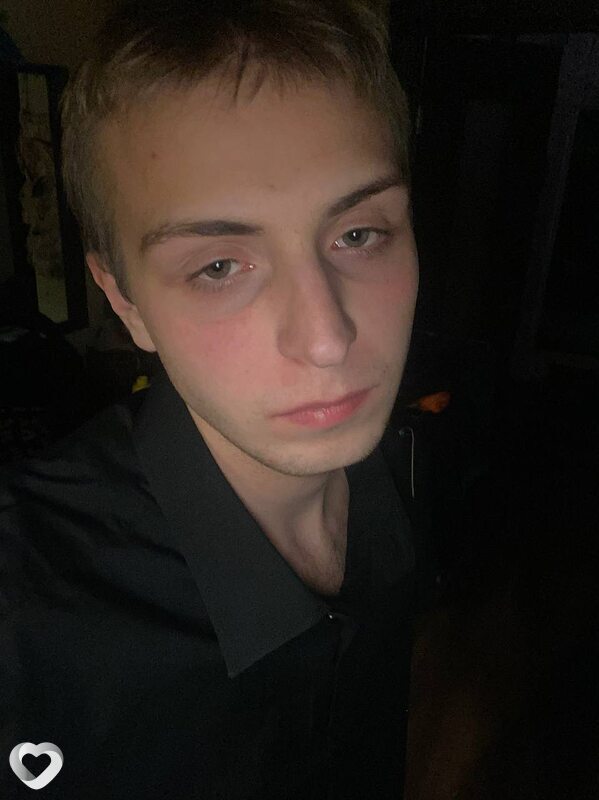 Артём, 21, Москве — анкета №2053882