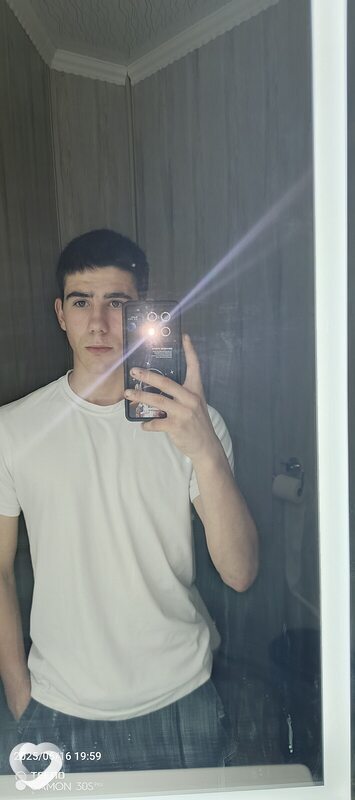Дмитрий, 19, Макеевке — анкета №2054991