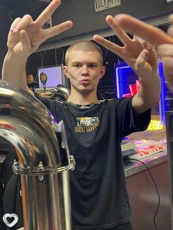 Илья, 21, Москве — анкета №2057938