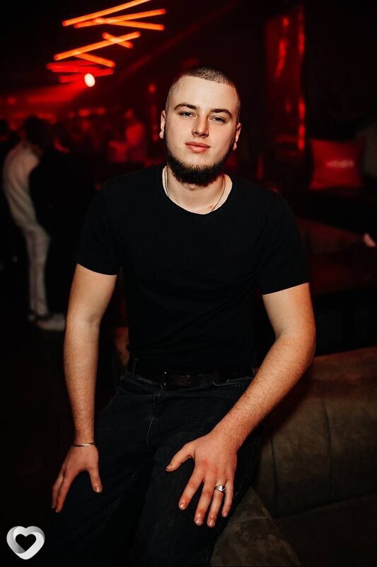Евгений, 21, Лиде — анкета №2059069