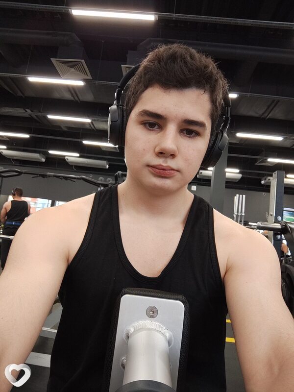 Андрей, 19, Санкт-Петербурге — анкета №2059975