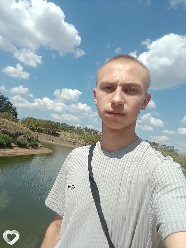Денис, 19, Таганроге — анкета №2060066