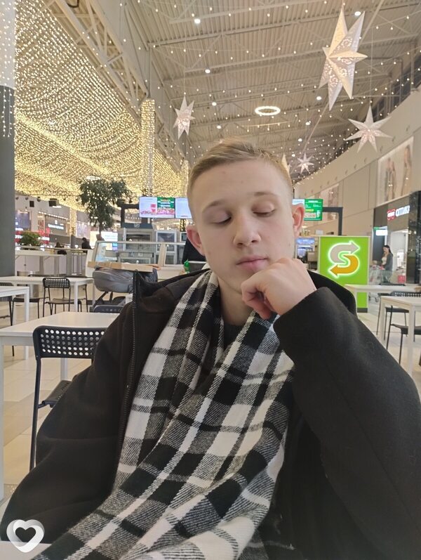 Илья, 22, Омске — анкета №2060241