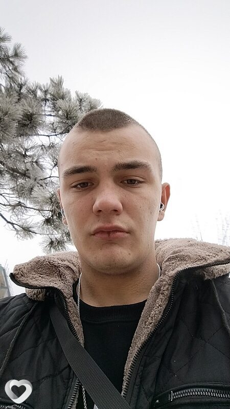 Евгений, 21, Мариуполе — анкета №2062213