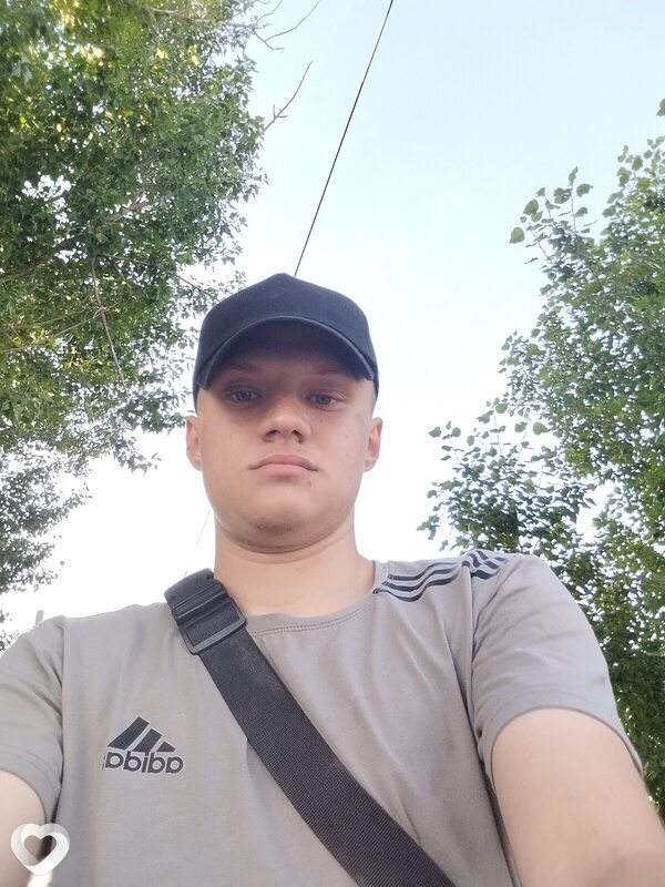 Илья, 21, Волжском — анкета №2063333