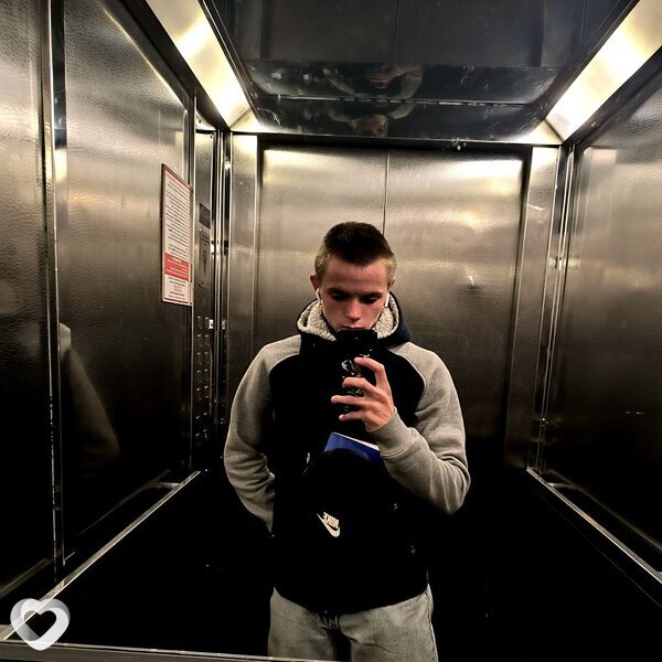 Антон, 19, Тамбове — анкета №2071059
