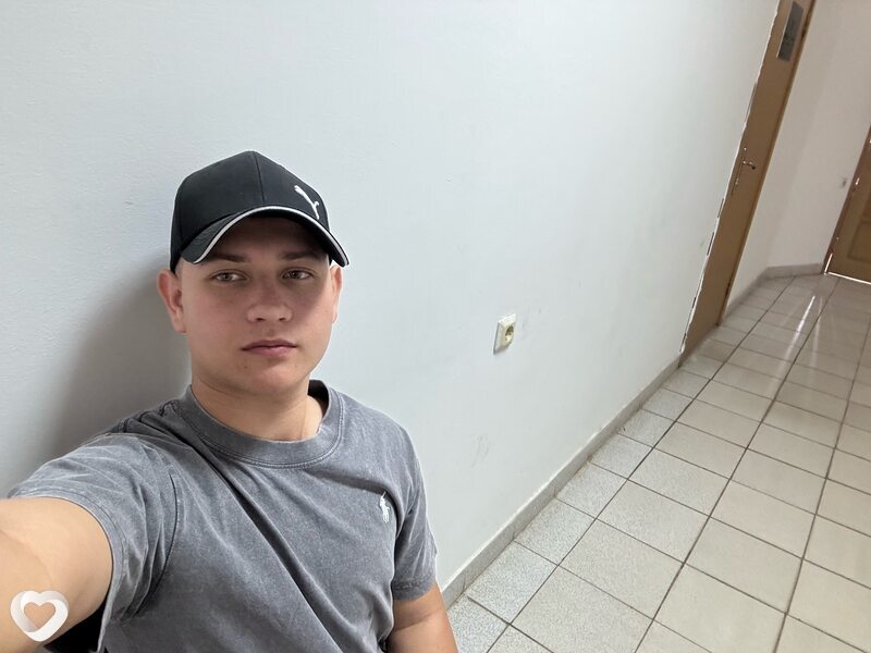 Максим, 19, Москве — анкета №2072895