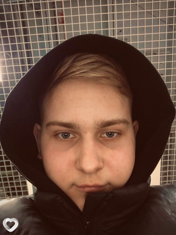 Денис, 19, Москве — анкета №2074098