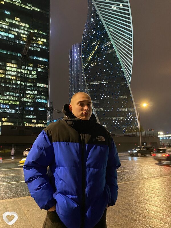 Михаил, 19, Москве — анкета №2075461