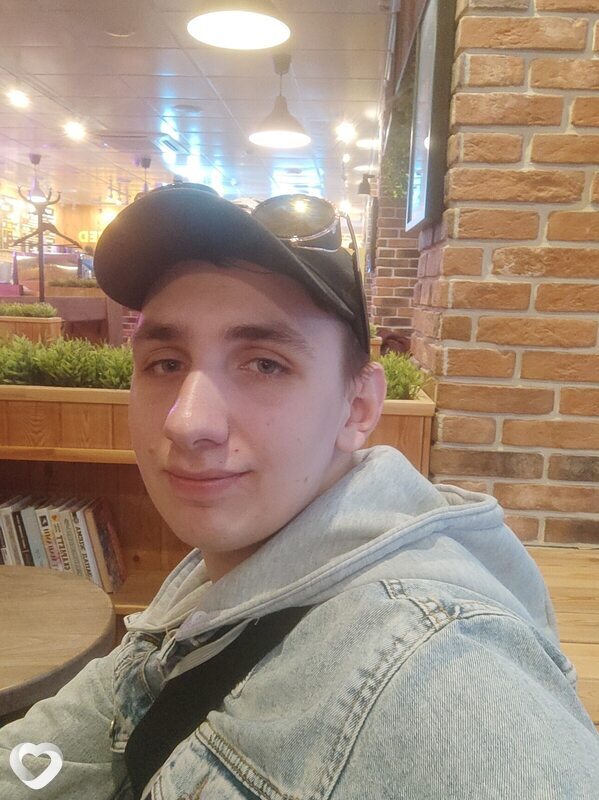 Саша, 23, Омске — анкета №2075464