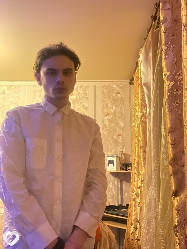Илья, 22, Смоленске — анкета №2075870