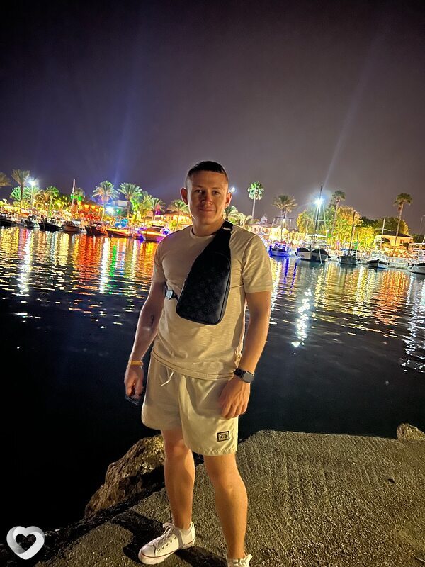 Артем, 29, Екатеринбурге — анкета №2076257