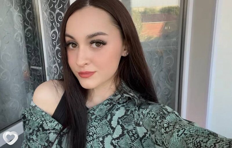 Карина, 22, Омске — анкета №2077852