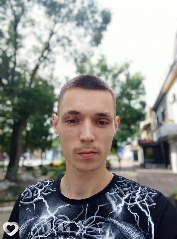 Валера, 27, Уссурийске — анкета №2077596