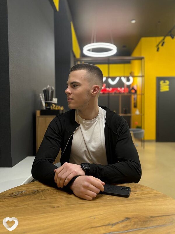 Максим, 19, Тихорецке — анкета №2081645