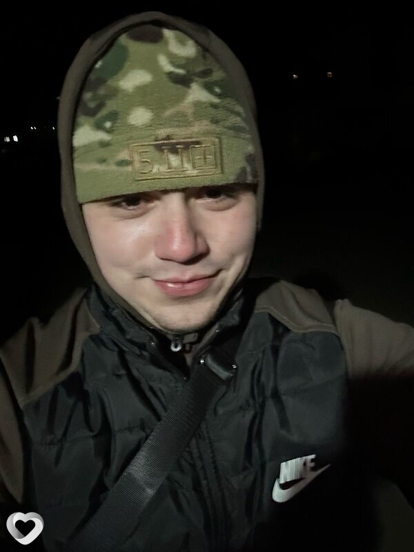 Максим, 21, Полысаеве — анкета №2081342