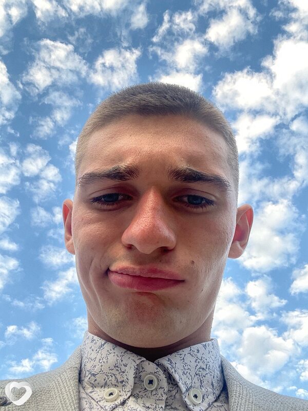 Саня, 22, Барнауле — анкета №2082379