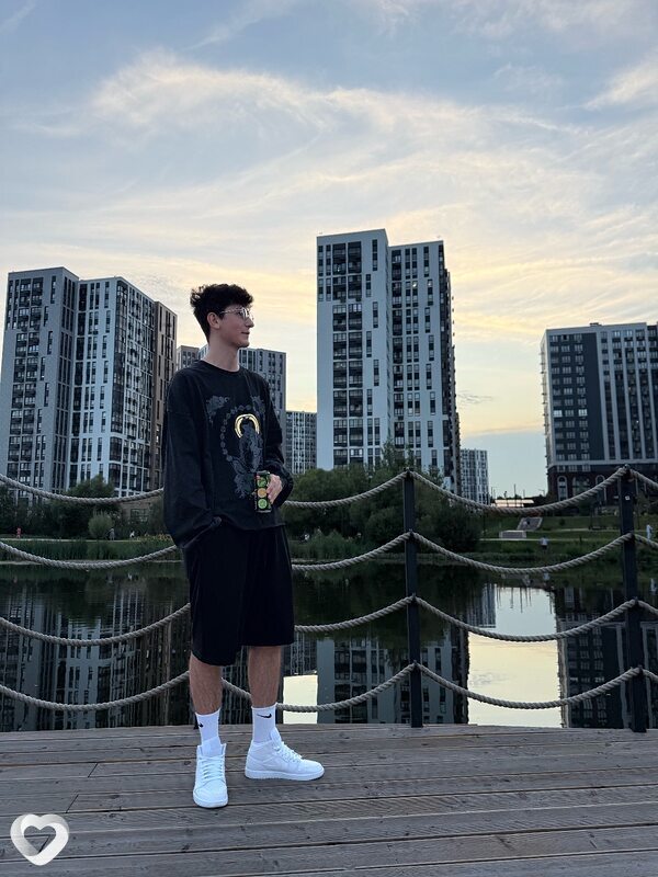 Валерий, 20, Москве — анкета №2083184