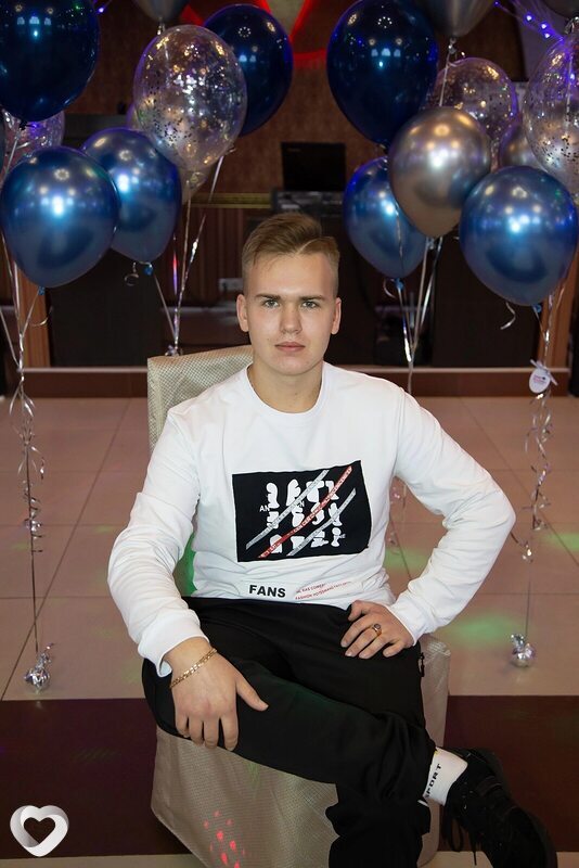 Виктор, 21, Донецке — анкета №2088966