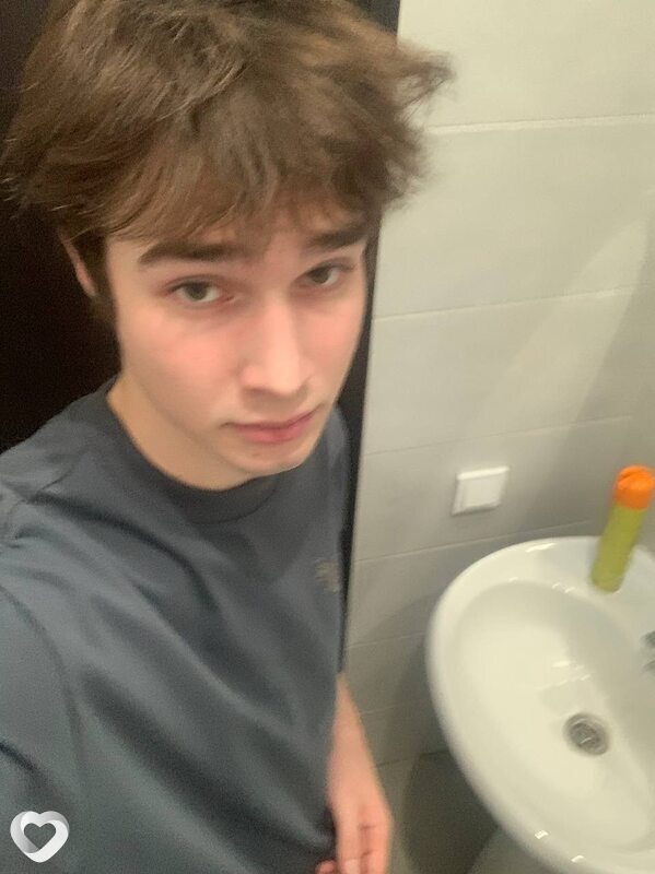 Леня, 21, Кирове — анкета №2089456