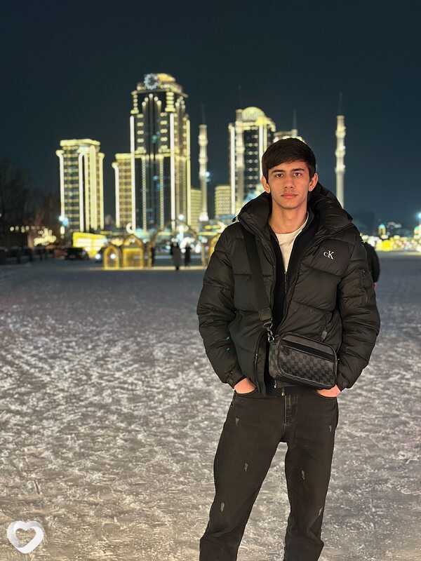Armen, 21, Москве — анкета №2092102