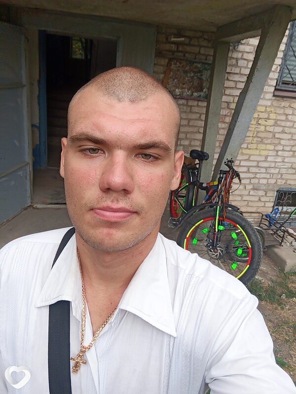 Виталик, 23, Луганске — анкета №2098969