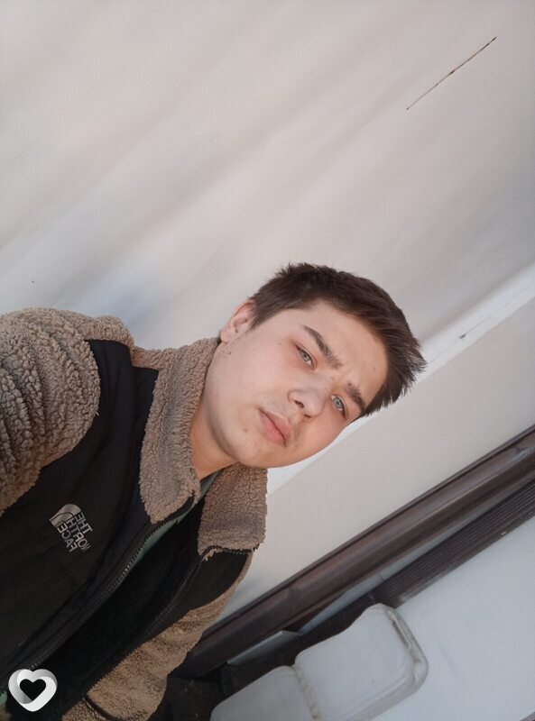 Максим, 19, Дмитрове — анкета №2100221