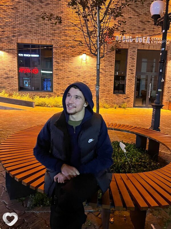 Артем, 21, Екатеринбурге — анкета №2101636