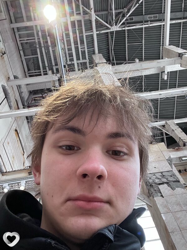 Максим, 21, Москве — анкета №2102247