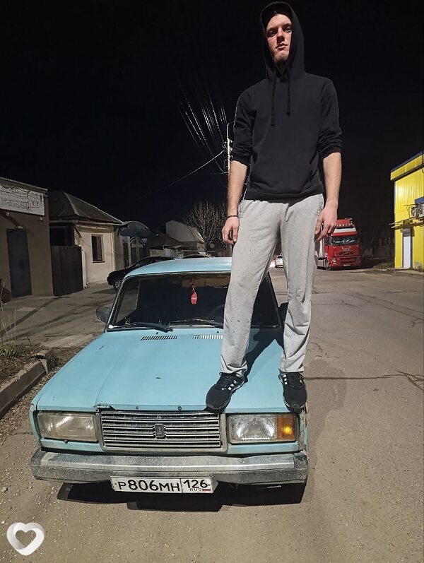 Максим, 21, Кисловодске — анкета №2103359