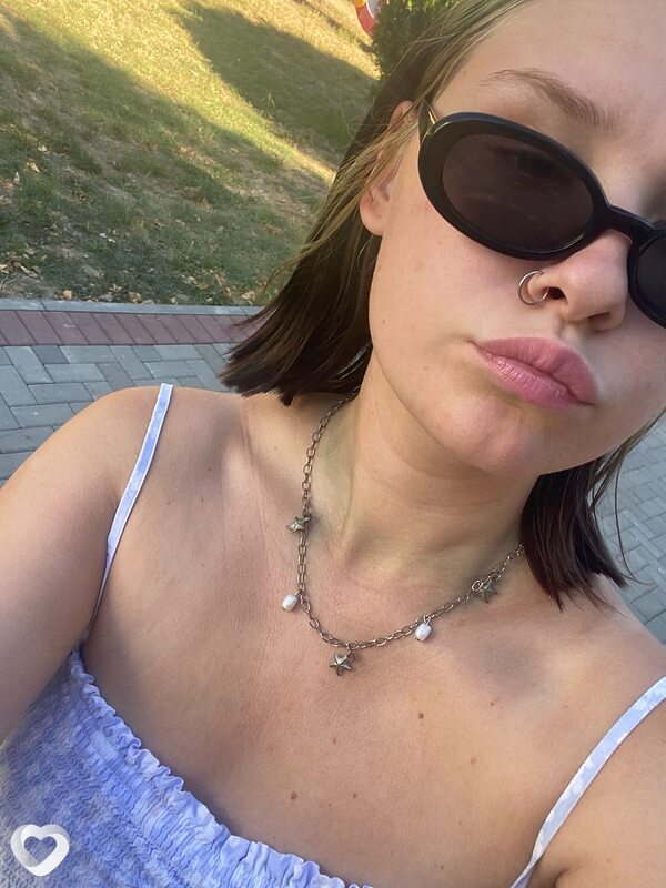 Вика, 21, Ухте — анкета №2104433