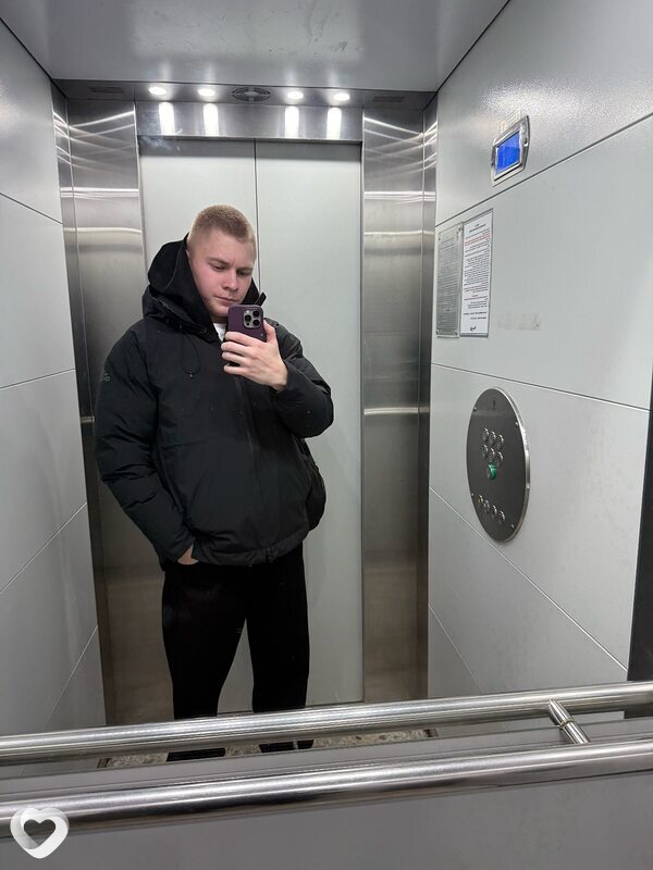Паша, 21, Москве — анкета №2104127