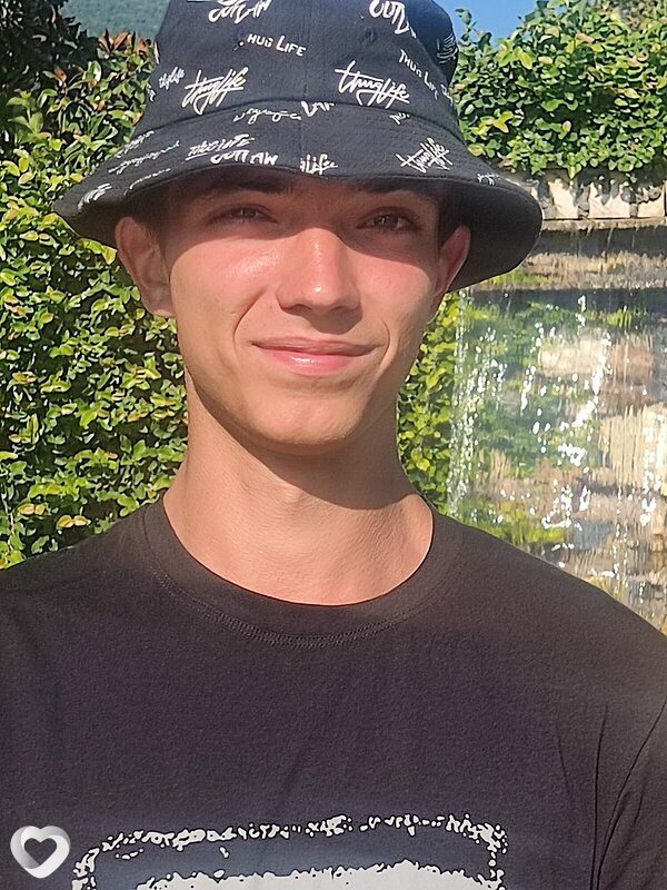 Максим, 20, Омске — анкета №2152958