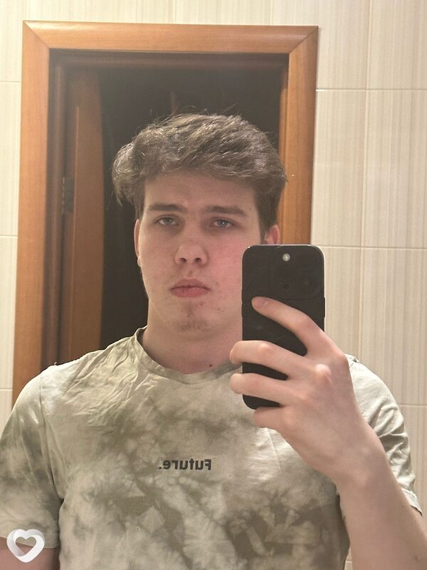 Михаил, 20, Москве — анкета №2107717