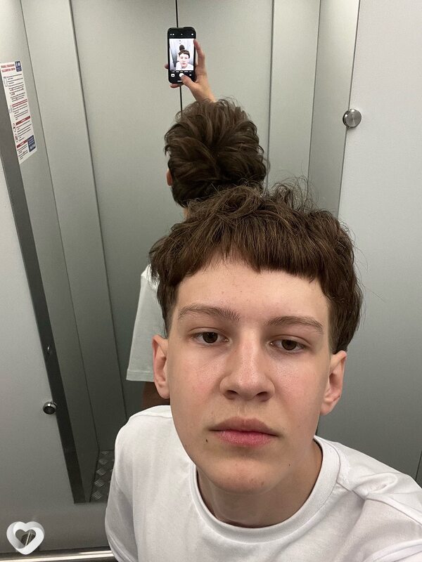 Илья, 19, Барнауле — анкета №2112876