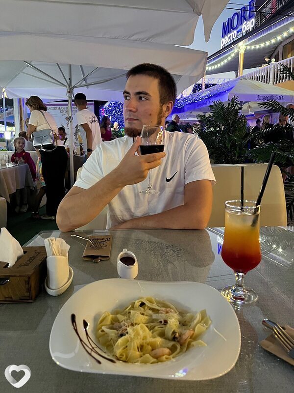 Александр, 22, Москве — анкета №2114891