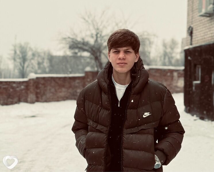 Саша, 21, Ровеньках — анкета №2155287