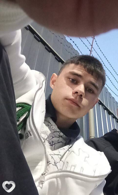 Ярик, 21, Улан-Удэ — анкета №2123428