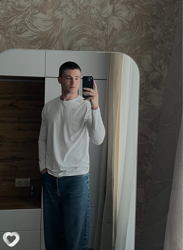 Артем, 21, Кемерове — анкета №2158029