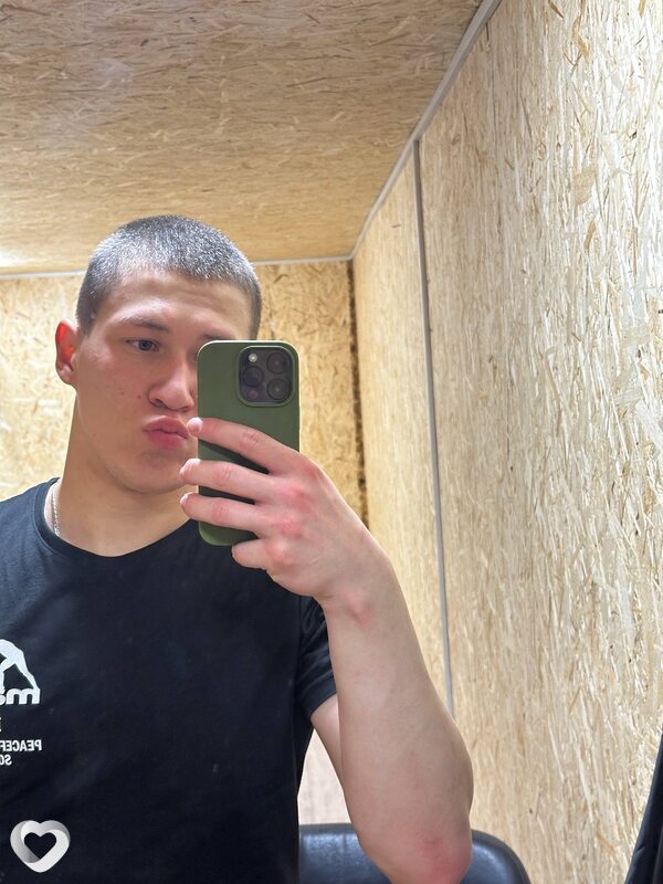 Артём, 21, Москве — анкета №2126286