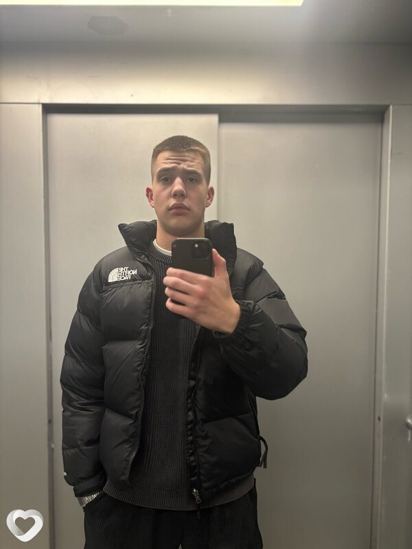 Иван, 21, Москве — анкета №2159238